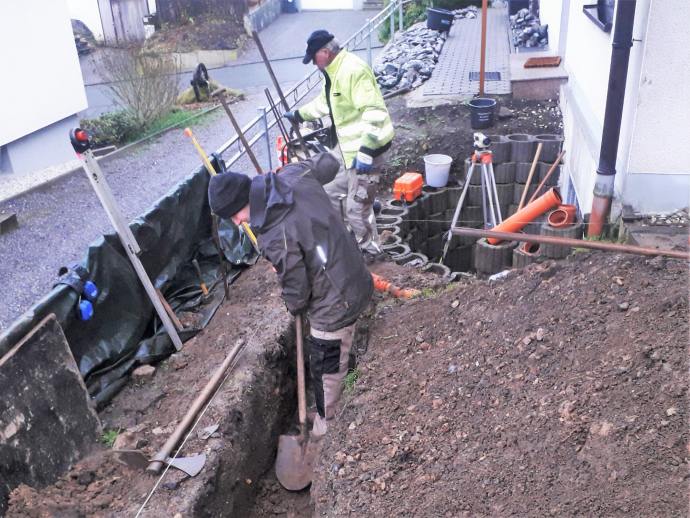 Bodenaushub für Granitstelen